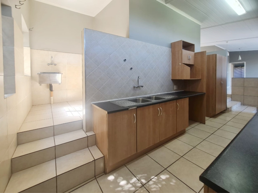 6 Bedroom Property for Sale in Meerhof North West